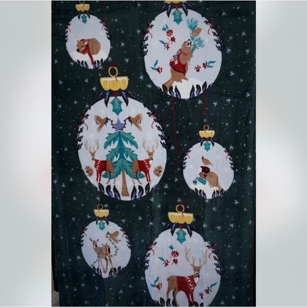 SALE🎄🎁 NWT VERA Bradley Merry Mischief Ornaments Throw Blanket 80x50🎅🏻🎄